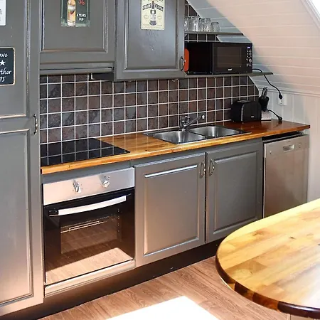 4 Person In Urangsvag-by Traum *