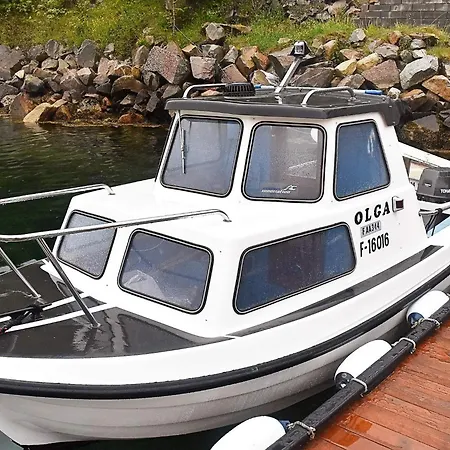 4 Person In Urangsvag-by Traum * Ervik (Urangsvag)