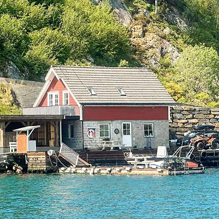 4 Star Holiday Home In Urangsvag 別荘