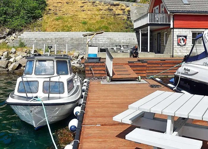 4 Person In Urangsvag-by Traum *