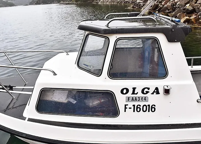 4 Person In Urangsvag-by Traum